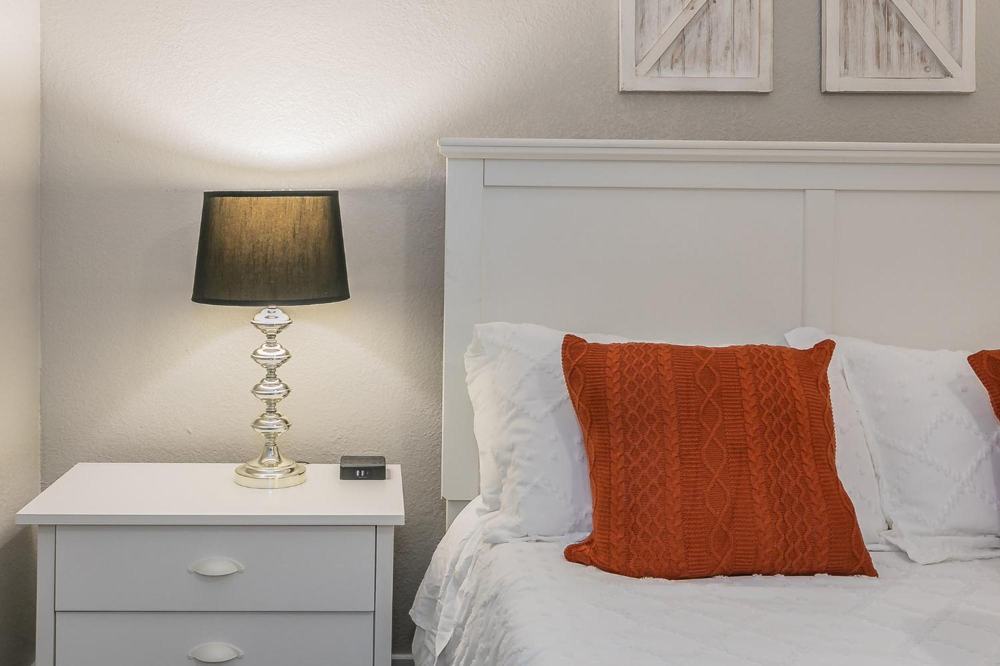 Cozy 2Br Farmhouse Apt - Sleeps 8 - Free Parking! Arlington Exterior photo