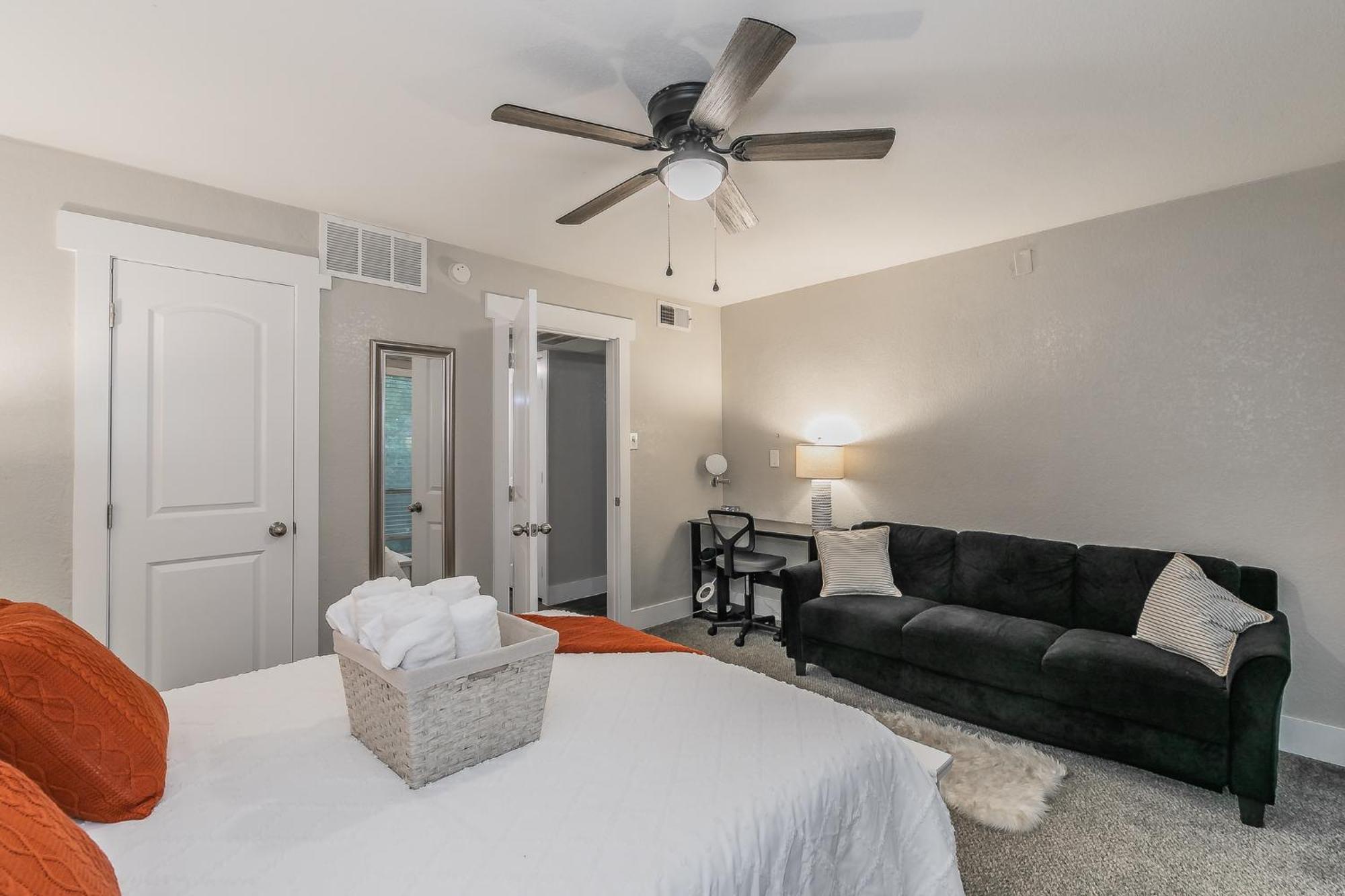 Cozy 2Br Farmhouse Apt - Sleeps 8 - Free Parking! Arlington Exterior photo
