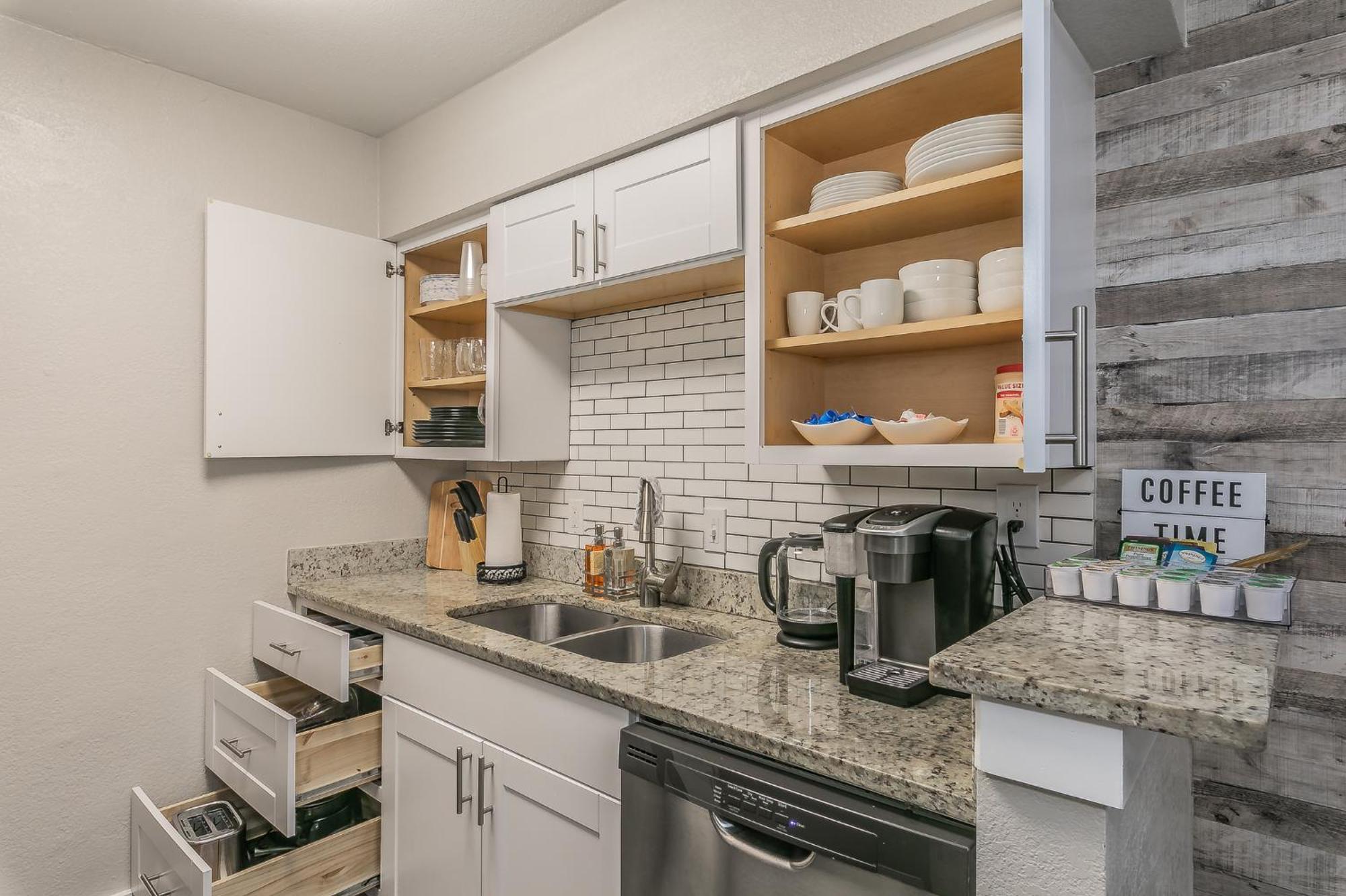 Cozy 2Br Farmhouse Apt - Sleeps 8 - Free Parking! Arlington Exterior photo