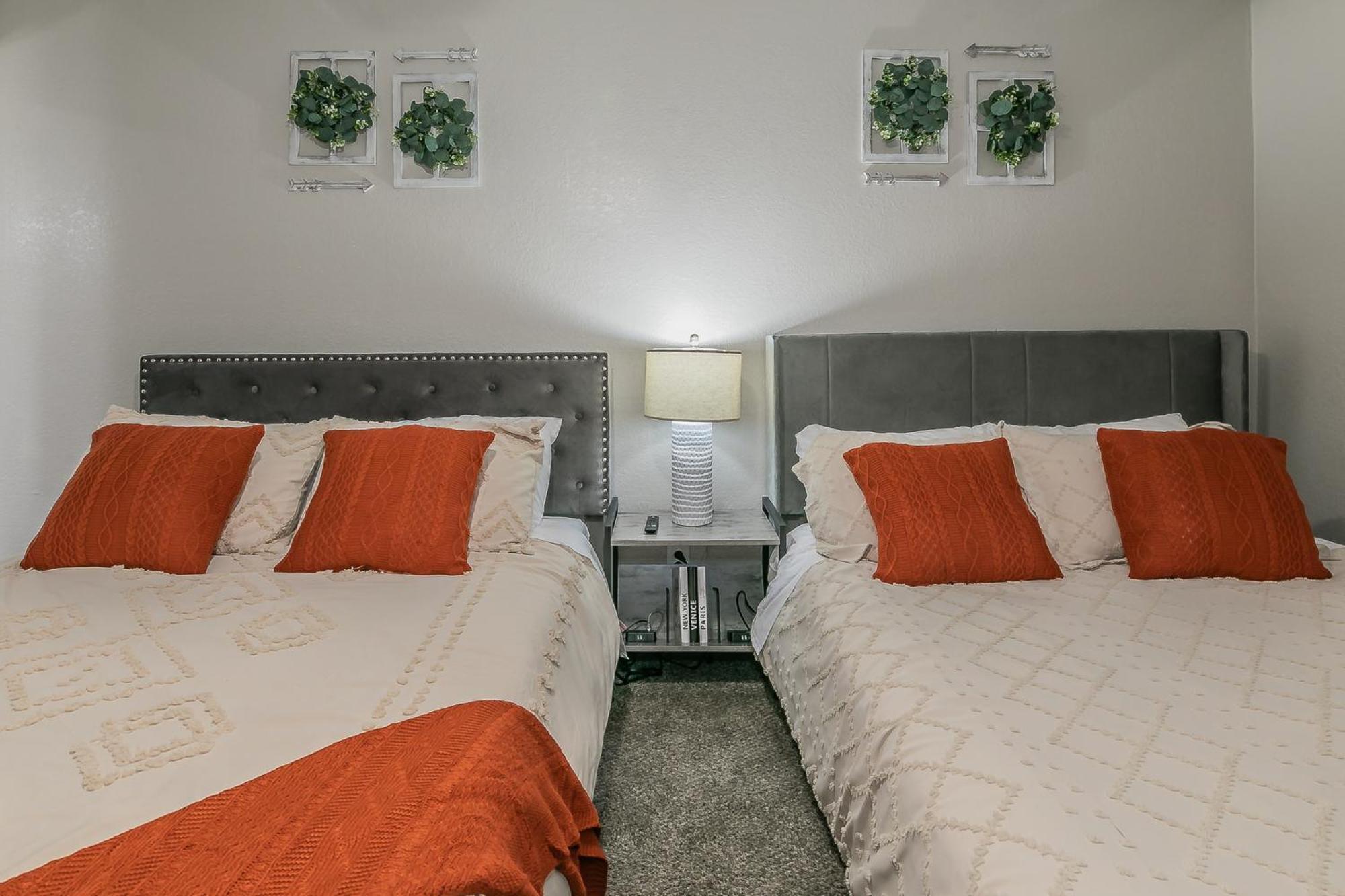 Cozy 2Br Farmhouse Apt - Sleeps 8 - Free Parking! Arlington Exterior photo
