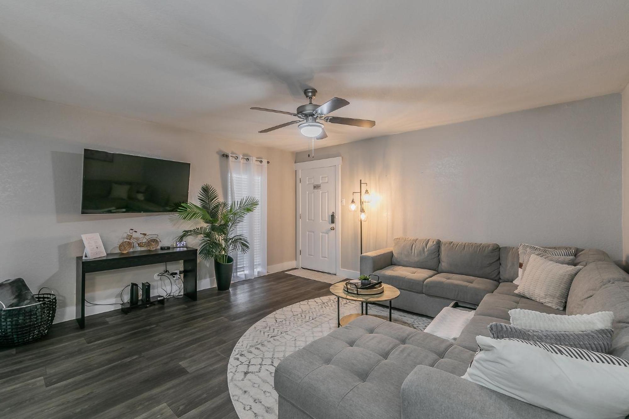 Cozy 2Br Farmhouse Apt - Sleeps 8 - Free Parking! Arlington Exterior photo
