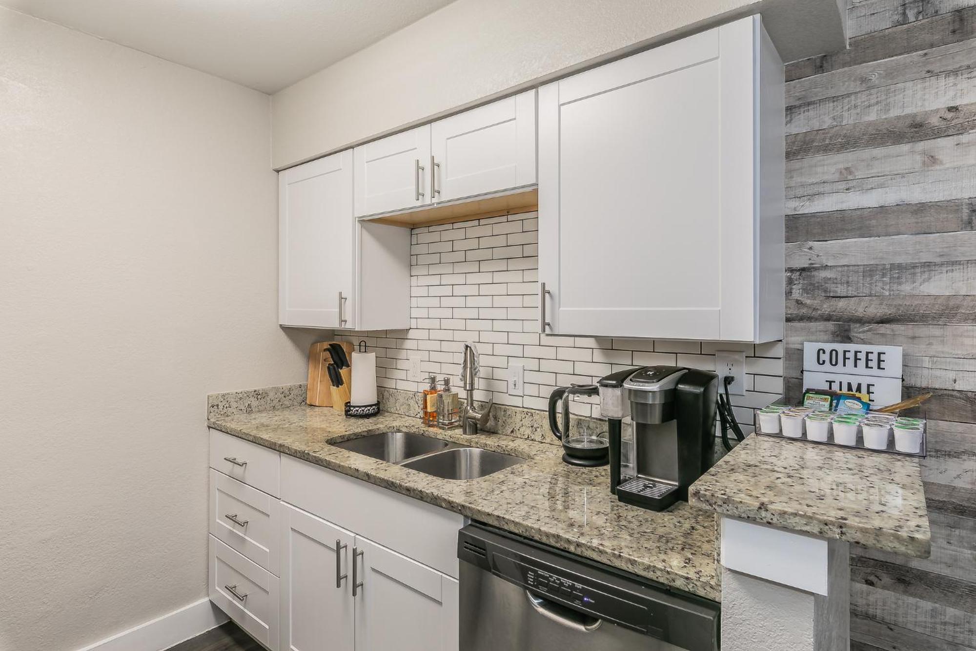 Cozy 2Br Farmhouse Apt - Sleeps 8 - Free Parking! Arlington Exterior photo