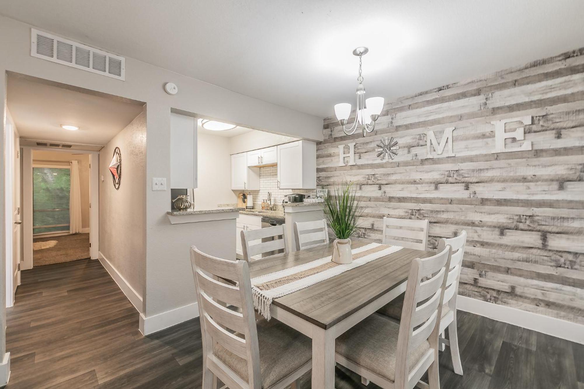 Cozy 2Br Farmhouse Apt - Sleeps 8 - Free Parking! Arlington Exterior photo